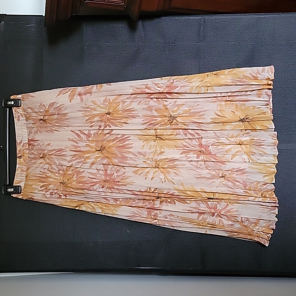 Pleated skirt